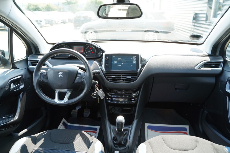Peugeot 208 1,2 VTi 82 Supreme Sky 5d