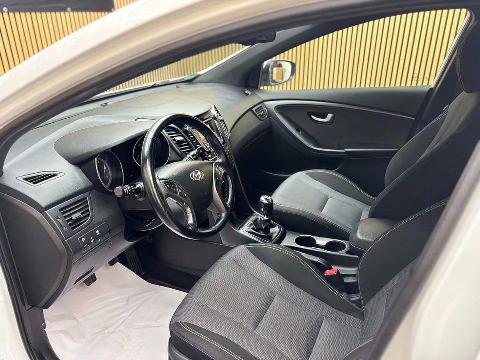 Hyundai i30 1,6 CRDi 110 5d