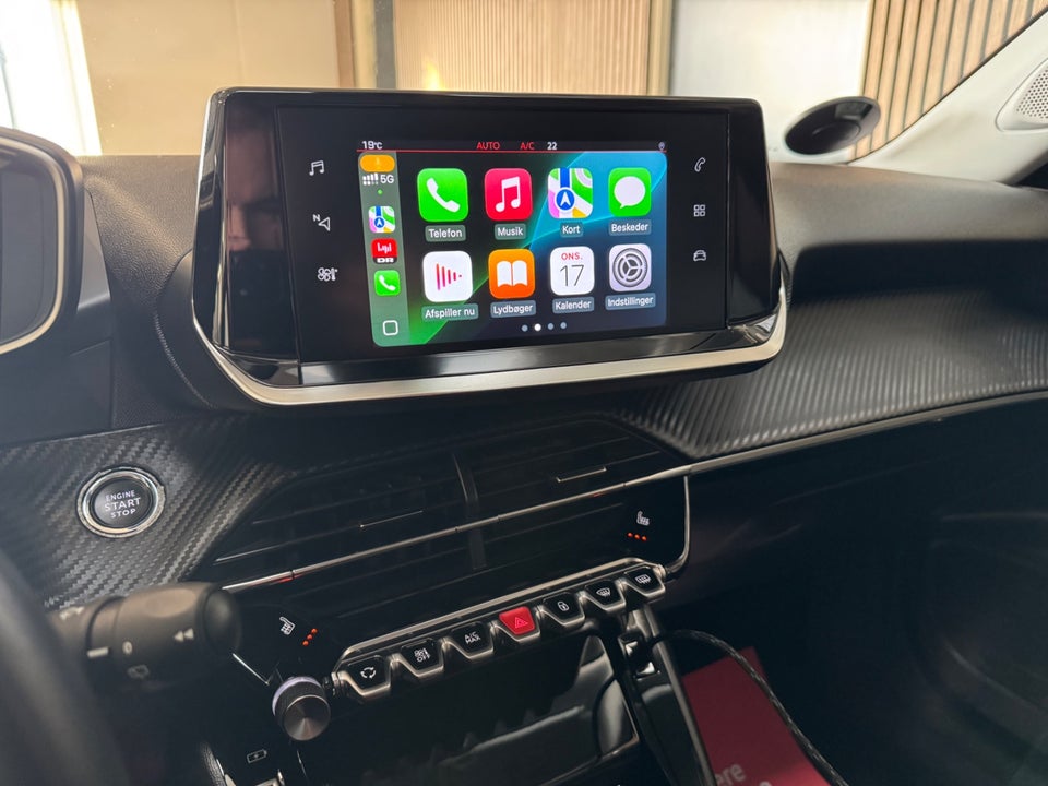 Peugeot 2008 1,2 PureTech 130 Selection Tech EAT8 5d