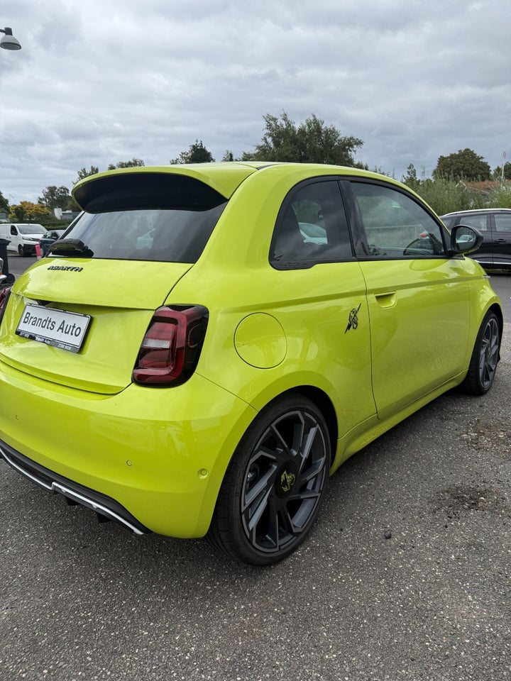 Abarth 500e Scorpionissima 3d