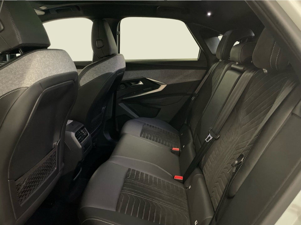 Peugeot e-3008 77 GT Pack 5d