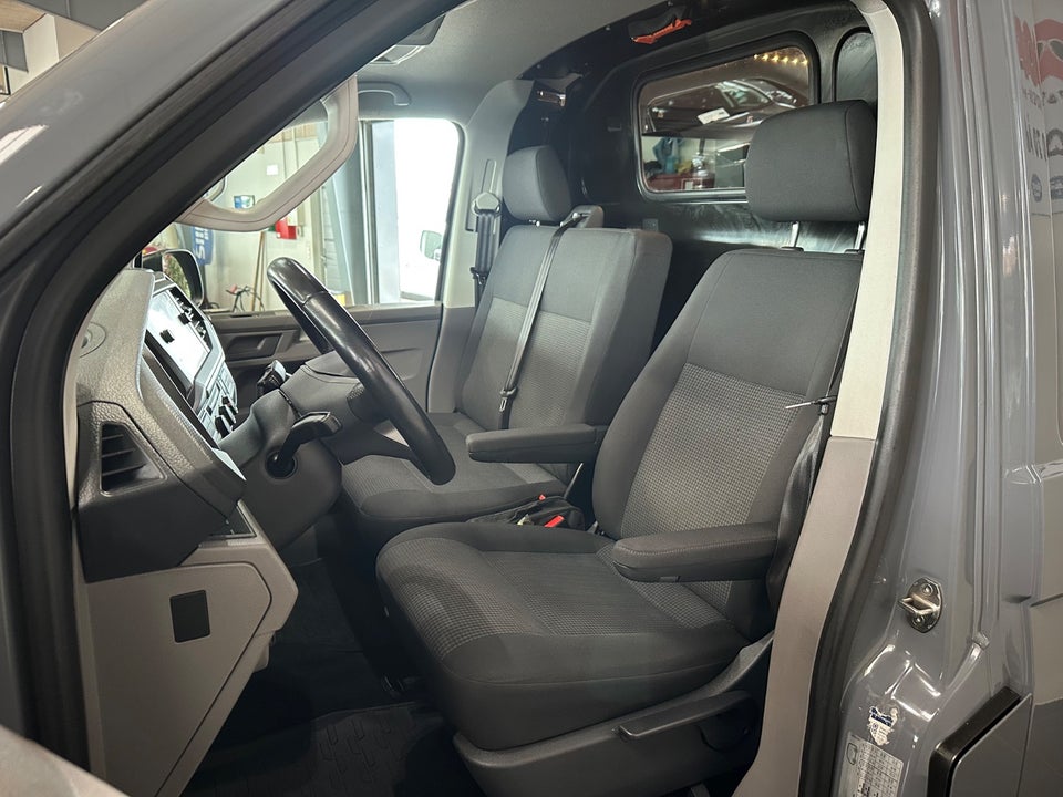 VW Transporter 2,0 TDi 150 Kassevogn DSG kort