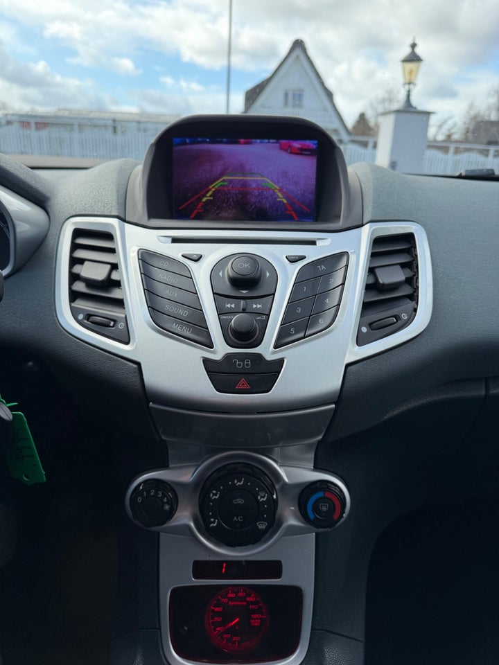 Ford Fiesta 1,6 Ti-VCT Titanium 5d