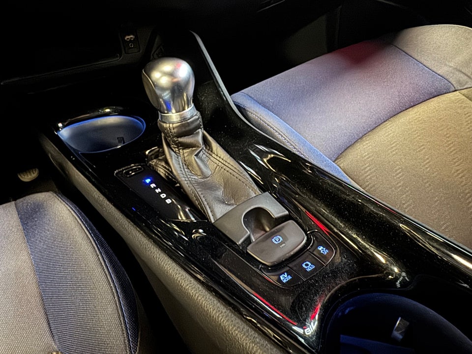 Toyota C-HR 1,8 Hybrid C-ULT CVT 5d