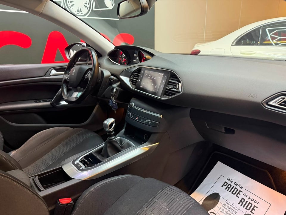 Peugeot 308 1,2 PureTech 130 Selection Sky SW 5d