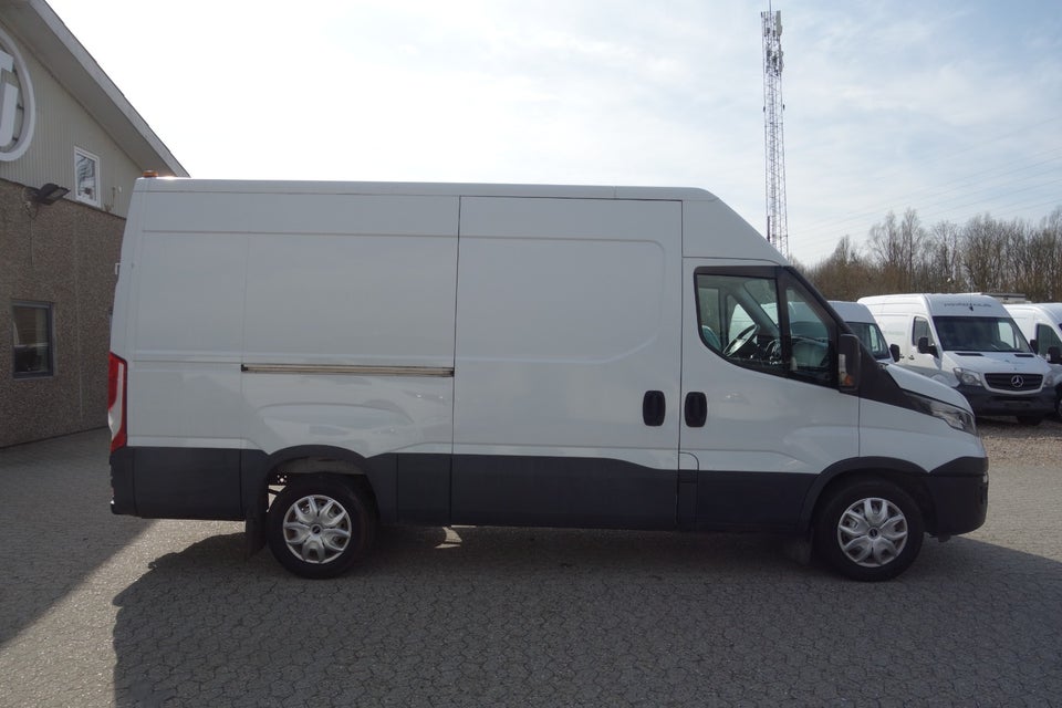 Iveco Daily 2,3 35S16 12m³ Van AG8