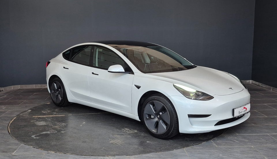 Tesla Model 3 Standard Range+ RWD 4d