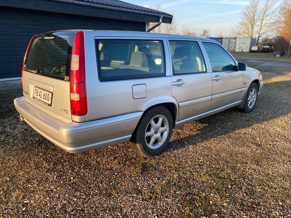 Volvo V70 2,5 T 5d