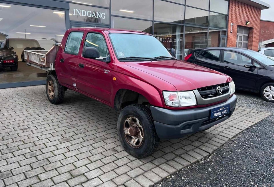 Toyota HiLux 2,5 D-4D Mandskabsvogn m/lad 4x4 4d