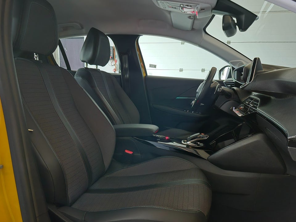 Peugeot 208 1,2 PureTech 100 Allure EAT8 5d