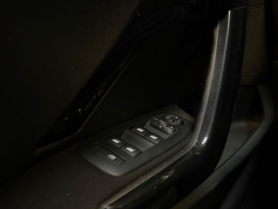 Peugeot 208 1,2 e-THP 110 Allure Sky 5d