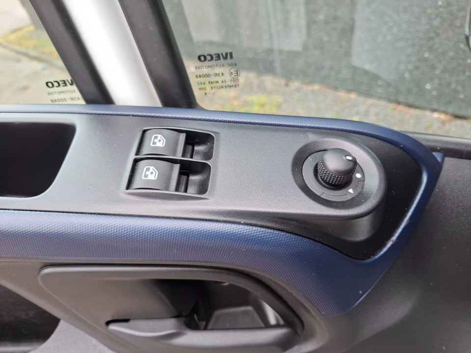 Iveco Daily 2,3 35S16 Alukasse m/lift AG8 2d