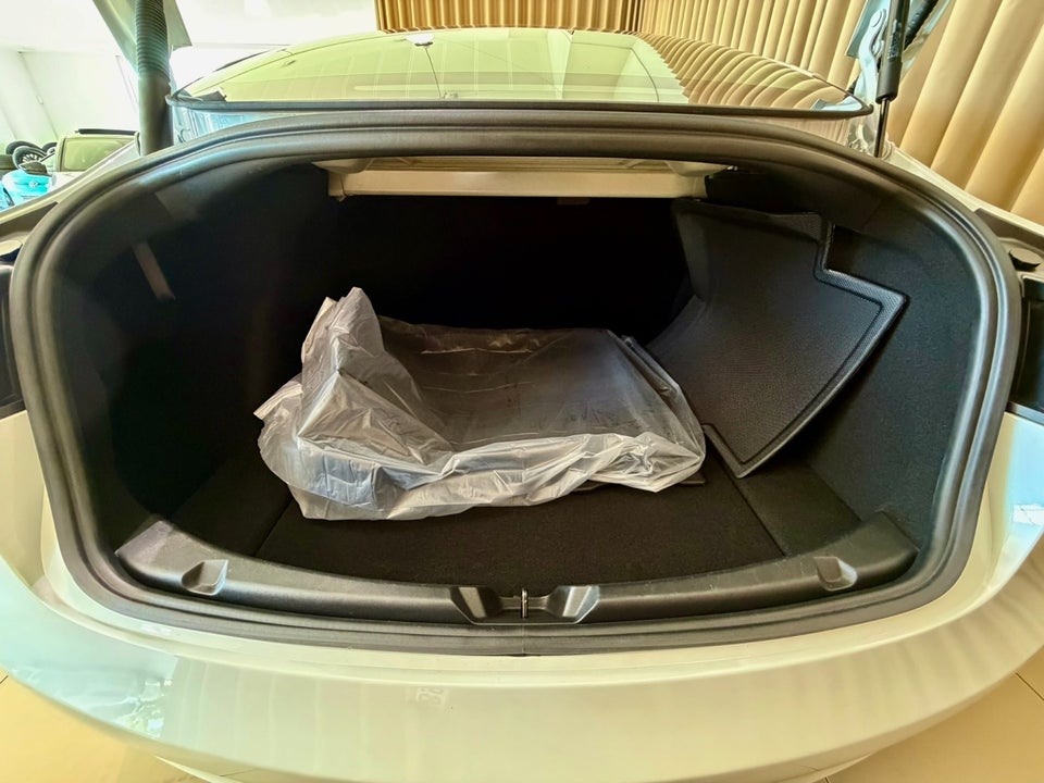 Tesla Model 3 RWD 4d