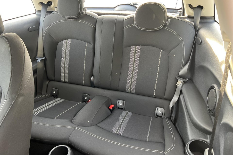 MINI Cooper SE Essential 3d