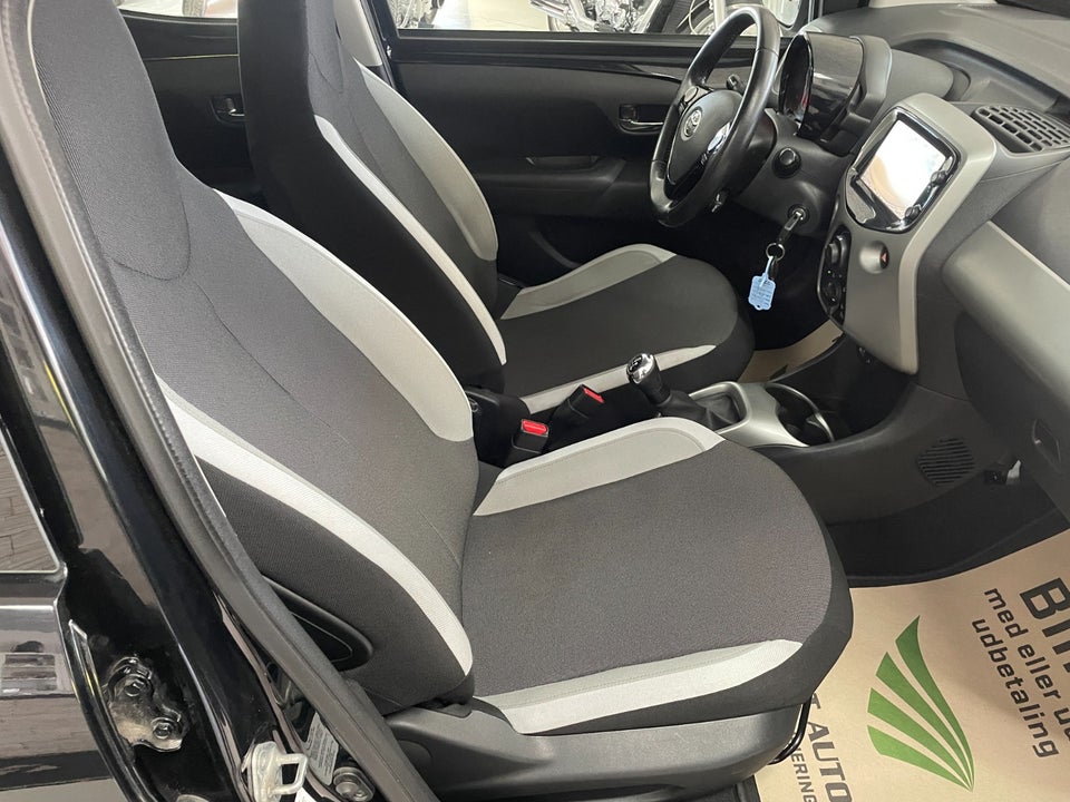 Toyota Aygo 1,0 VVT-i x-play 5d