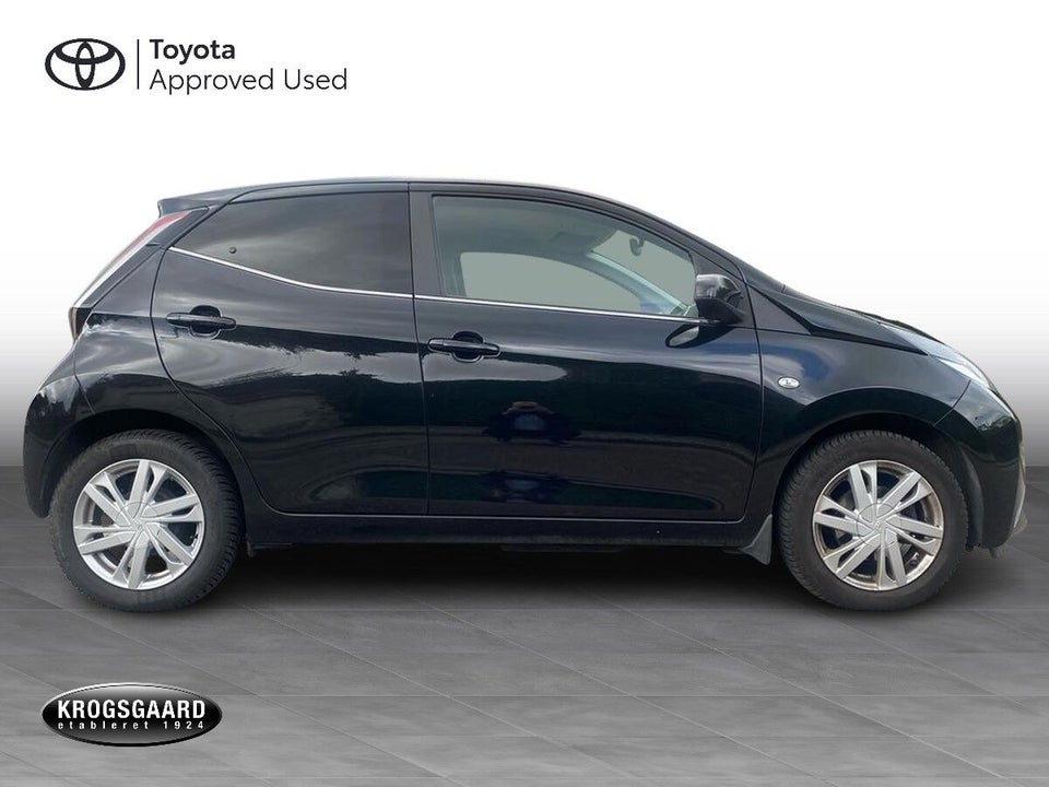 Toyota Aygo 1,0 VVT-i x-black 5d