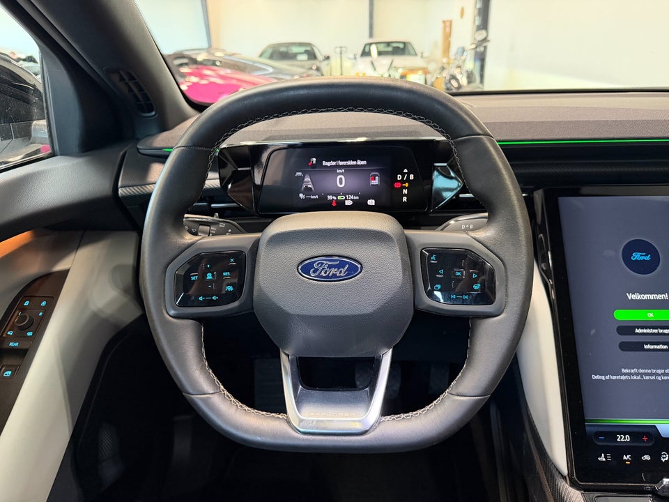 Ford Explorer 77 Premium Extended Range 5d