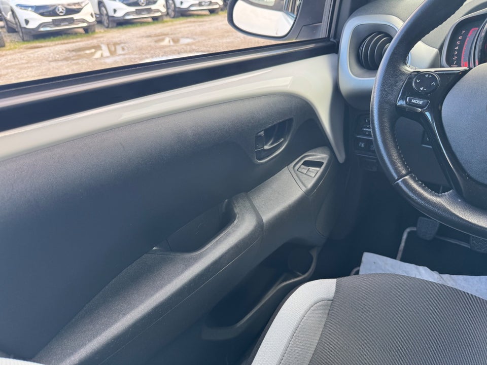 Toyota Aygo 1,0 VVT-i x-play x-touch 5d