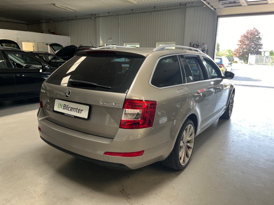 Skoda Octavia 1,8 TSi 180 Elegance Combi DSG 5d