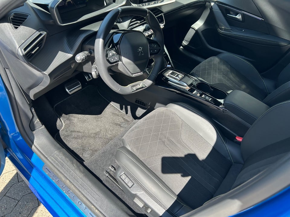 Peugeot e-208 50 GT 5d
