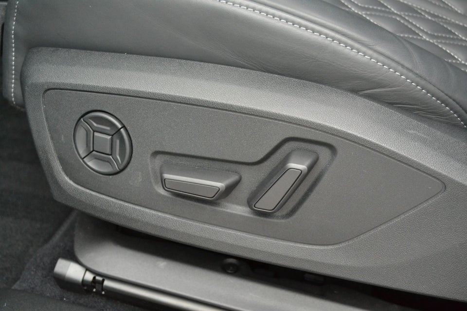 Audi Q4 e-tron 50 S-line quattro 5d