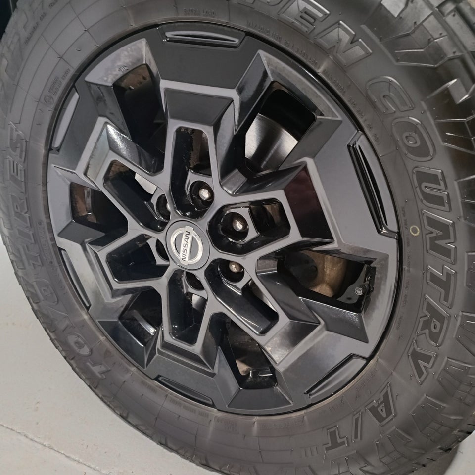 Nissan Navara 2,3 dCi 190 Db.Kab N-Guard aut. 4d