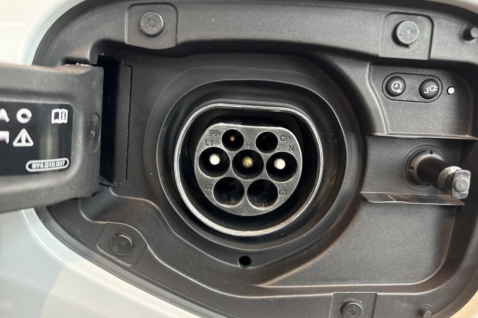 Audi Q3 45 TFSi e Attitude plus S-tr. 5d