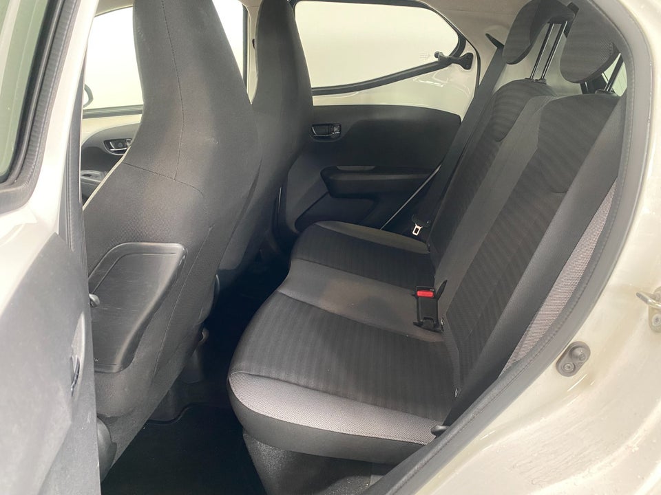 Toyota Aygo 1,0 VVT-i x-press 5d
