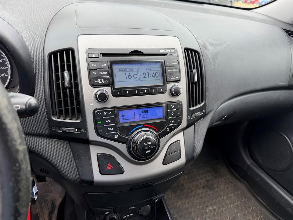 Hyundai i30 1,6 CRDi 90 Classic 5d