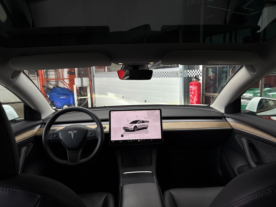 Tesla Model 3 Long Range AWD 4d