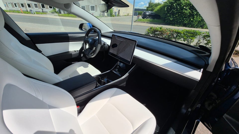 Tesla Model 3 Long Range AWD 4d