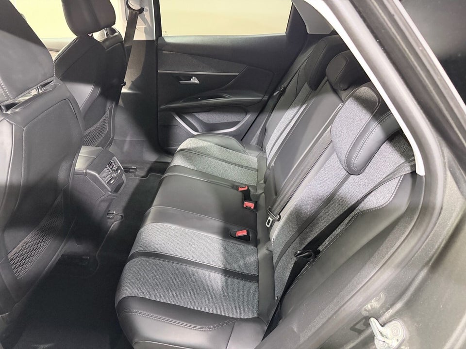 Peugeot 3008 1,2 e-THP 130 Allure 5d