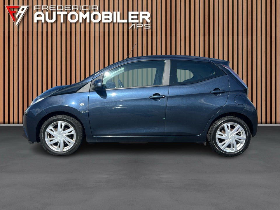 Toyota Aygo 1,0 VVT-i x-wave Sky 5d
