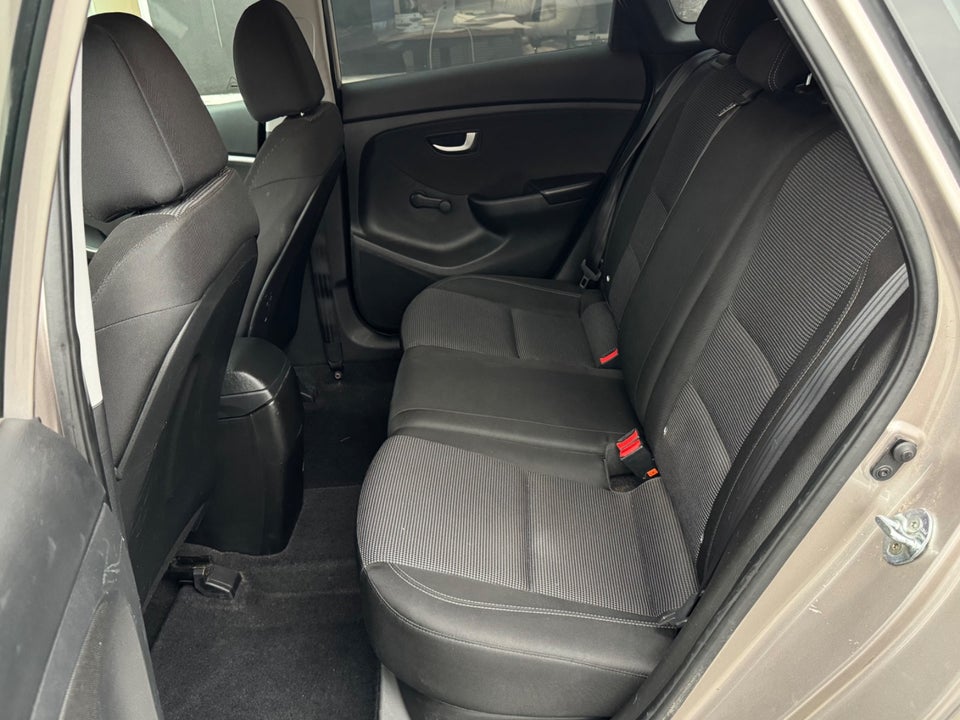 Hyundai i30 1,6 CRDi 110 Active+ CW 5d