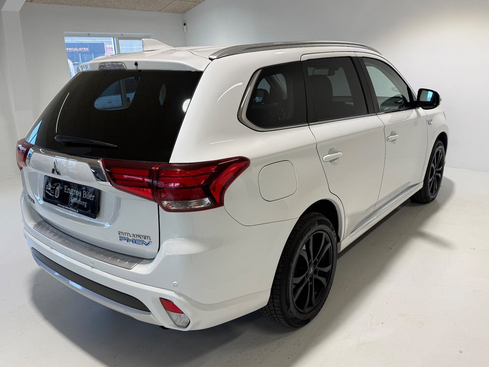 Mitsubishi Outlander 2,0 PHEV Instyle CVT 5d