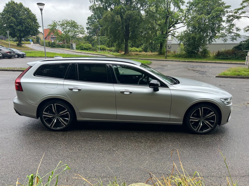 Volvo V60 2,0 T6 ReCharge R-Design aut. AWD 5d