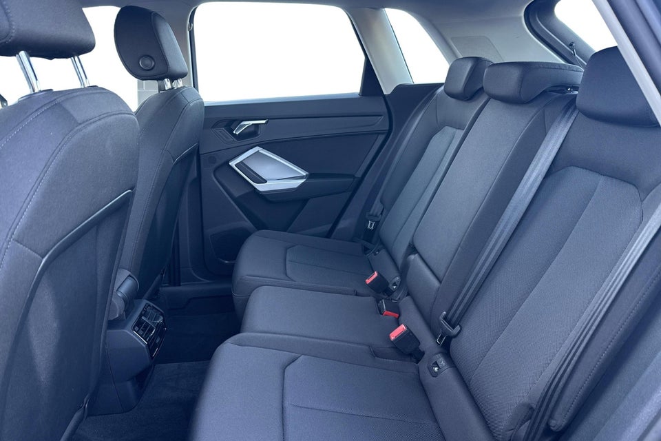 Audi Q3 45 TFSi e Attitude plus S-tr. 5d