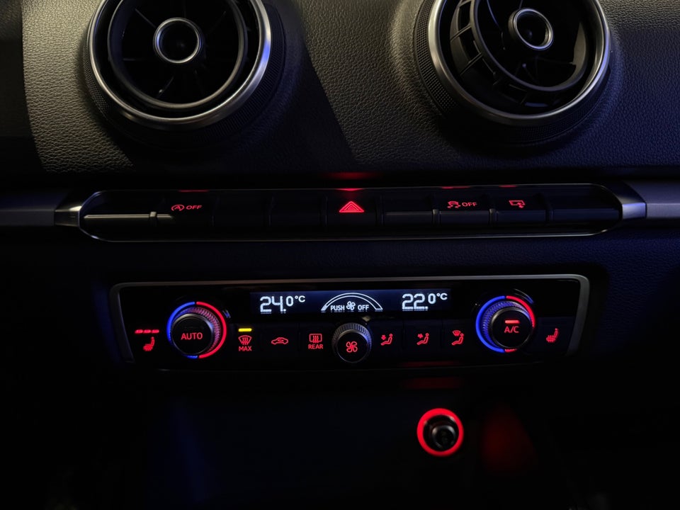 Audi A3 1,6 TDi 110 Ultra Attraction 4d