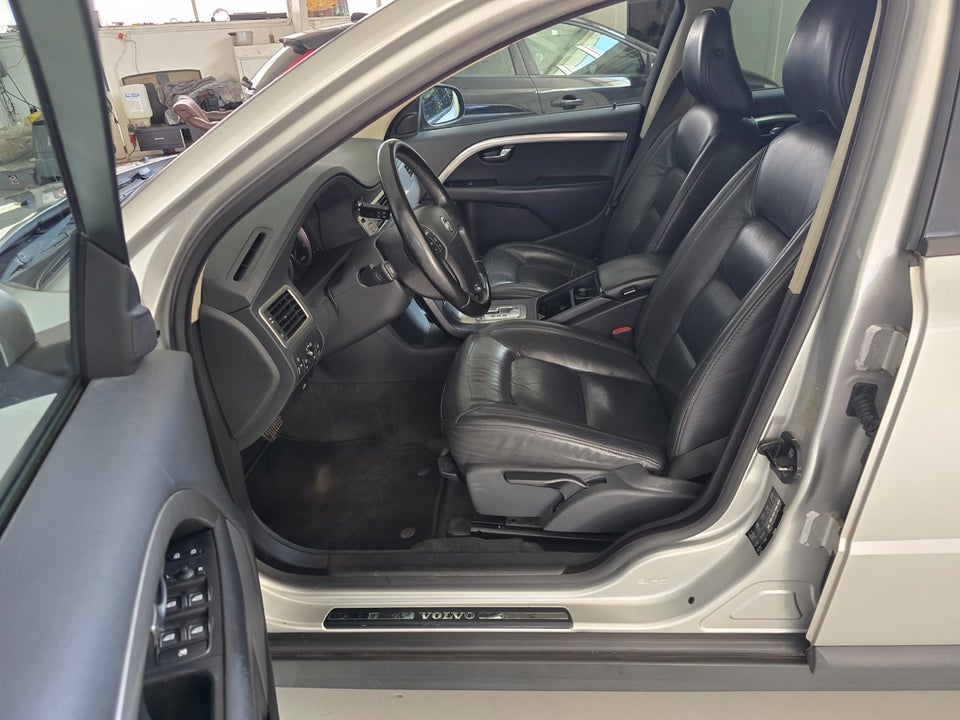 Volvo V70 2,4 D5 205 Summum aut. 5d