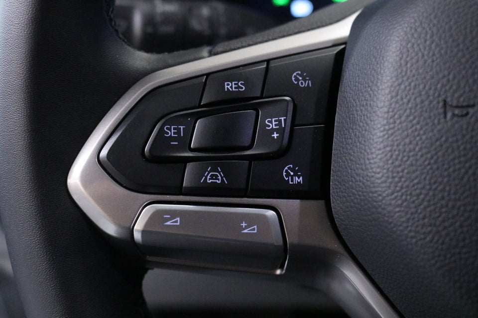 VW e-Caravelle 64 Basis SWB