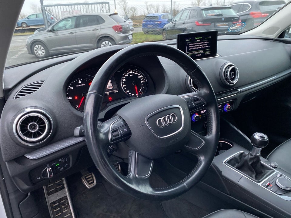 Audi A3 2,0 TDi 150 Ambiente Sportback 5d
