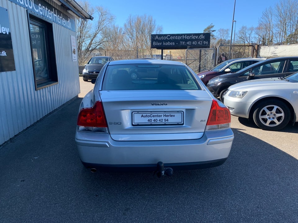 Volvo S60 2,4 140 Momentum 4d