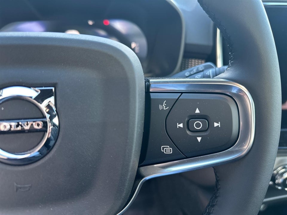 Volvo EX40 Extended Range Black Edition 5d