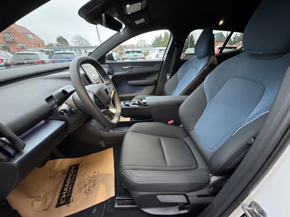 Volvo EX30 Extended Range Plus 5d