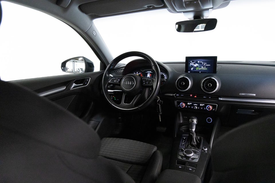 Audi A3 35 TFSi Sport Limited Sportback 5d