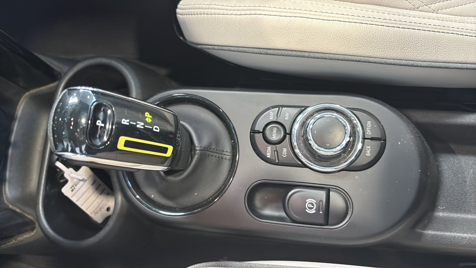MINI Cooper SE Camden Edition 3d
