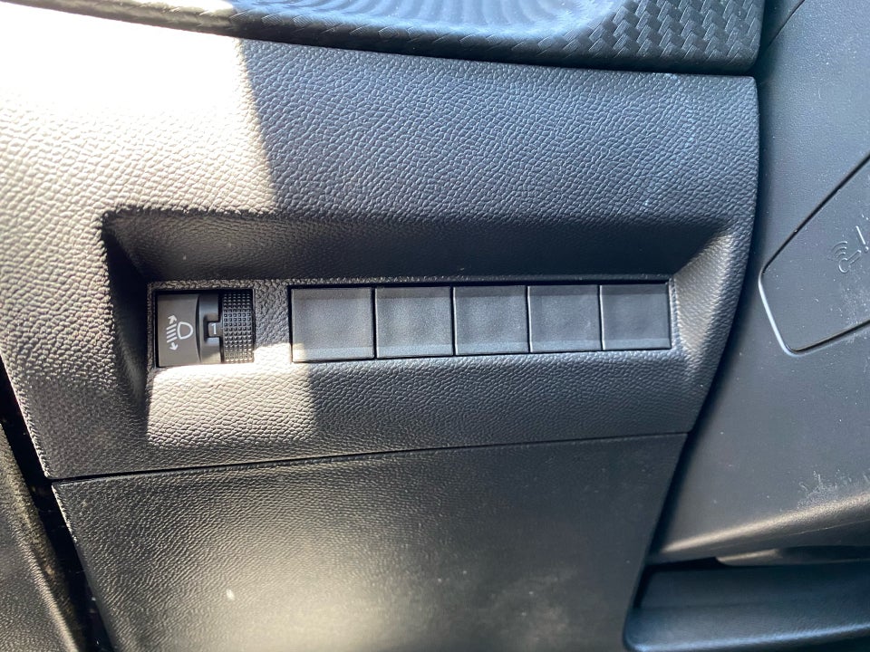 Peugeot 208 1,2 PureTech 100 Allure+ 5d