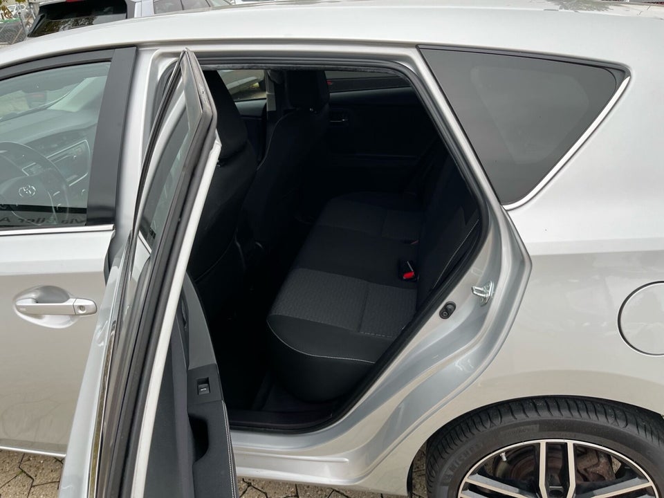 Toyota Auris 1,6 T2 Premium Comfort 5d