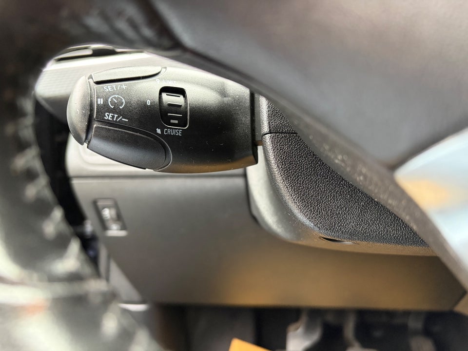 Peugeot 2008 1,6 BlueHDi 100 Chili 5d