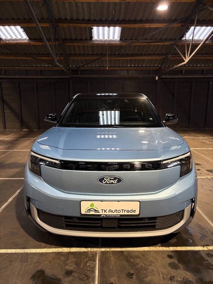 Ford Explorer 79 Premium Extended Range AWD 5d